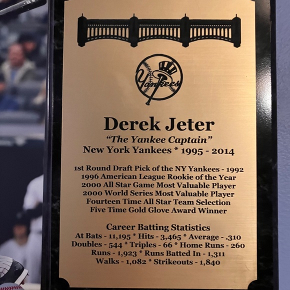 Derek Jeter Photo & Stats - Picture 2 of 3